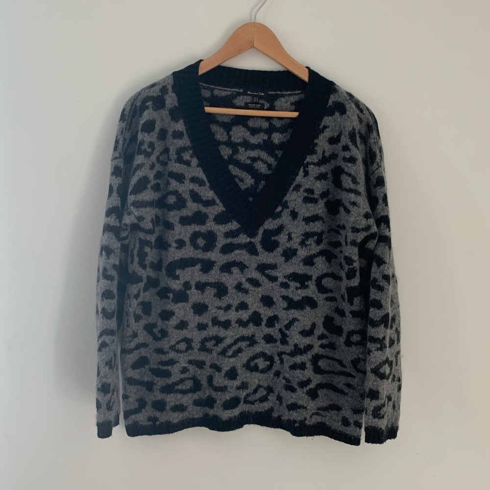 Wool v-neck oversized animal print sweater - Made in Spain
